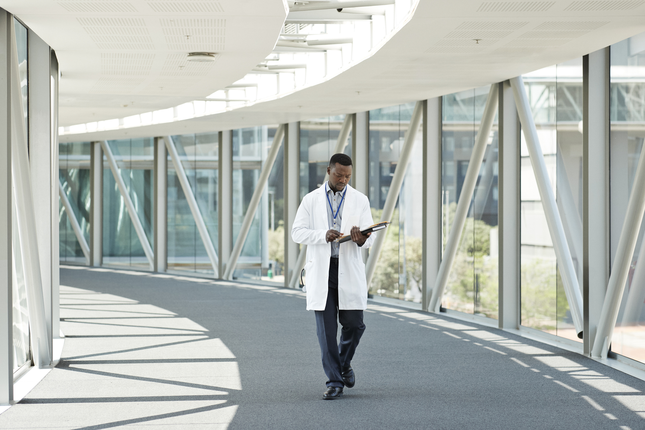 New Bipartisan Bill Seeks To Lower Foreign Doctor Visa Fees for Hospitals